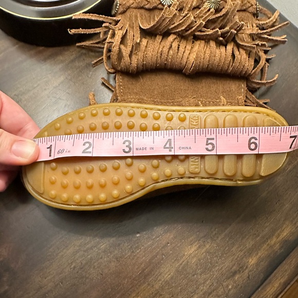 Minnetonka 3-Layer Fringe Bohemian Girls Leather Moccasin Boots Size 10 - Picture 13 of 14